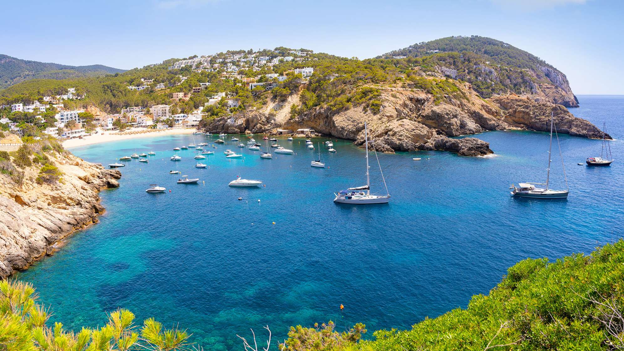 Ibiza abseits der Lautstärke: stille Orte, Kunst und warmer Sound