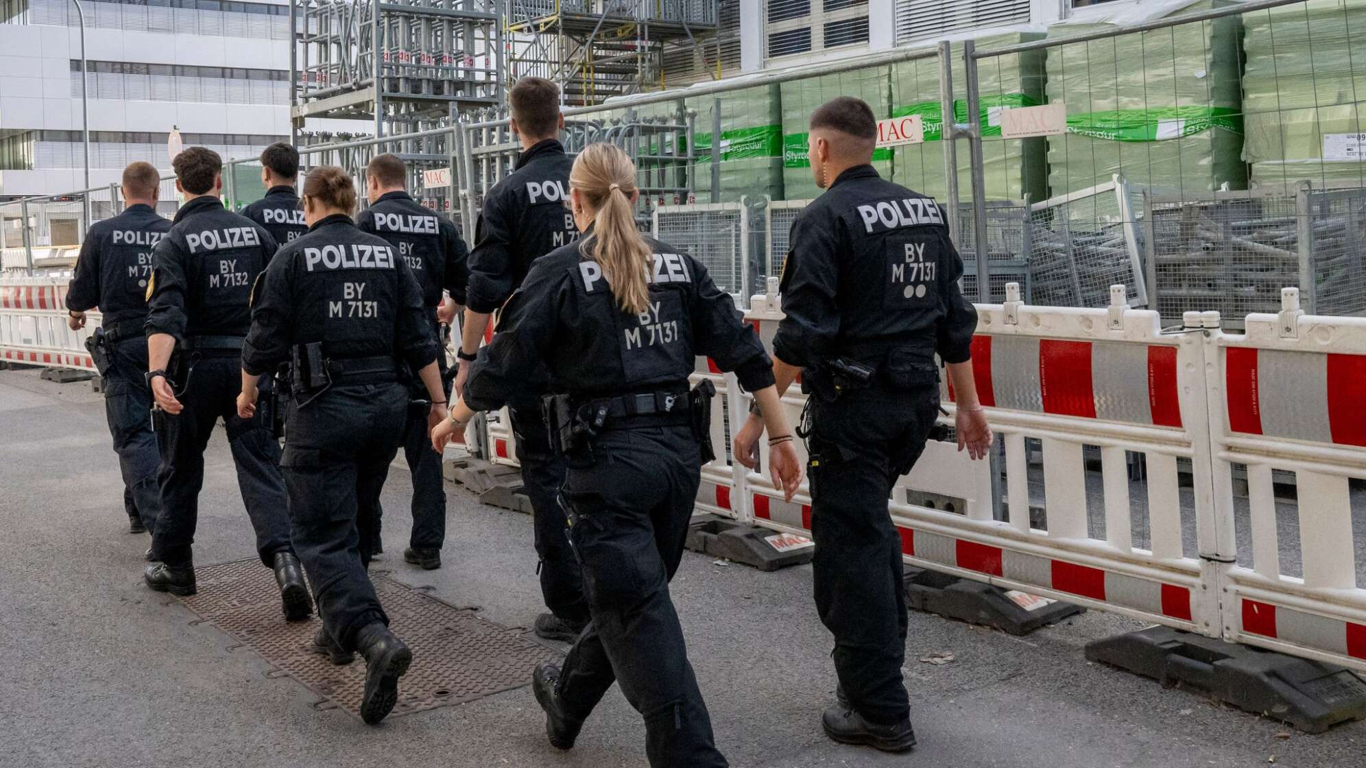 Brandsätze auf Münchner Baustelle geworfen