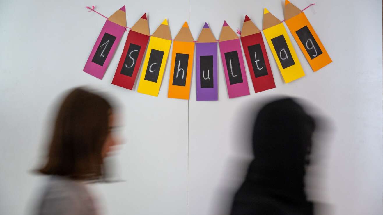 Schuljahr startet mit vielen Schülern und wenigen Lehrern