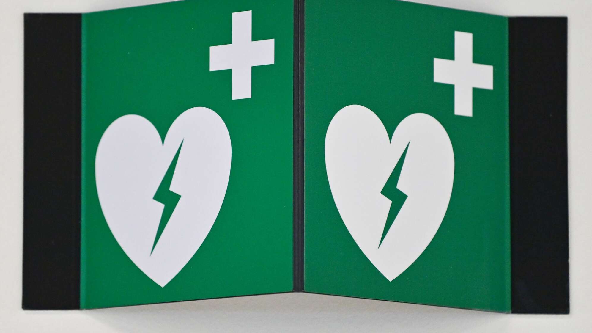 Defibrillator