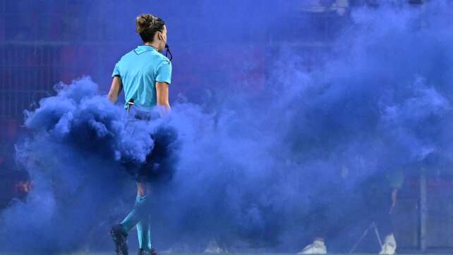 Rückschlag im Rauch: Bayern-Frauen verspielen 2:0-Vorsprung