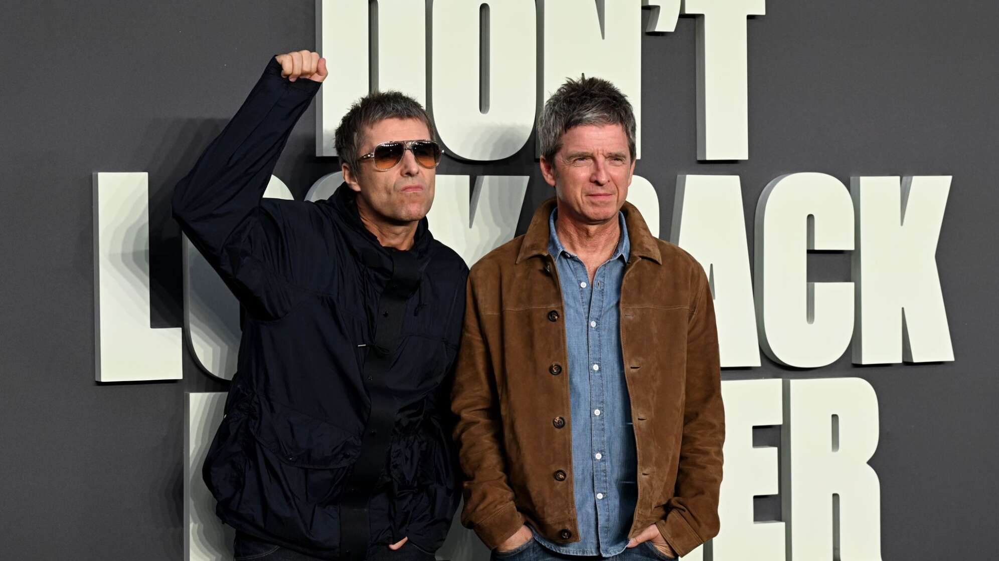 Liam Gallagher (l) und Noel Gallagher