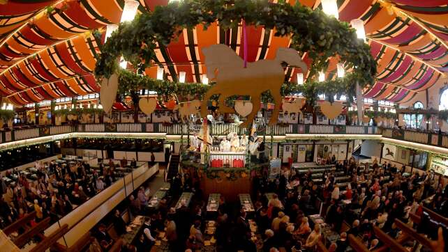 Gedenkminute für toten Mitarbeiter auf Oktoberfest