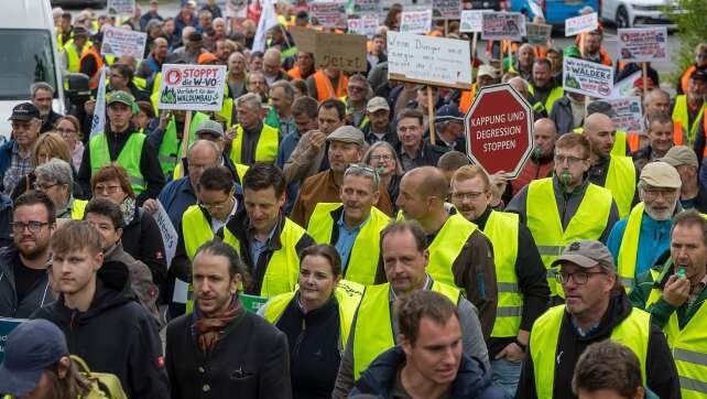 Agrarminister suchen Lösungen - Bauern protestieren