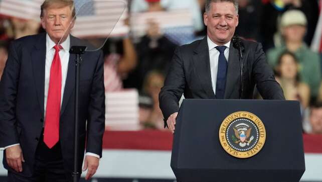 Audi-Chef Döllner rechtfertigt sich für Auftritt mit Trump